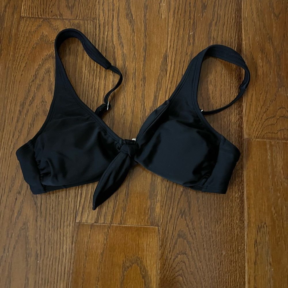 Xhilaration size medium black lightly padded bikini top